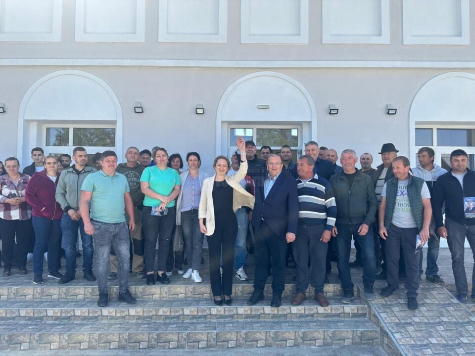 Candidații liberali la funcția de primar din Grămești și Zamostea, lansați în bătălia electorală de președintele PNL, Gheorghe Flutur Candidații liberali la funcția de primar din Grămești și Zamostea, lansați în bătălia electorală de președintele PNL, Gheorghe Flutur