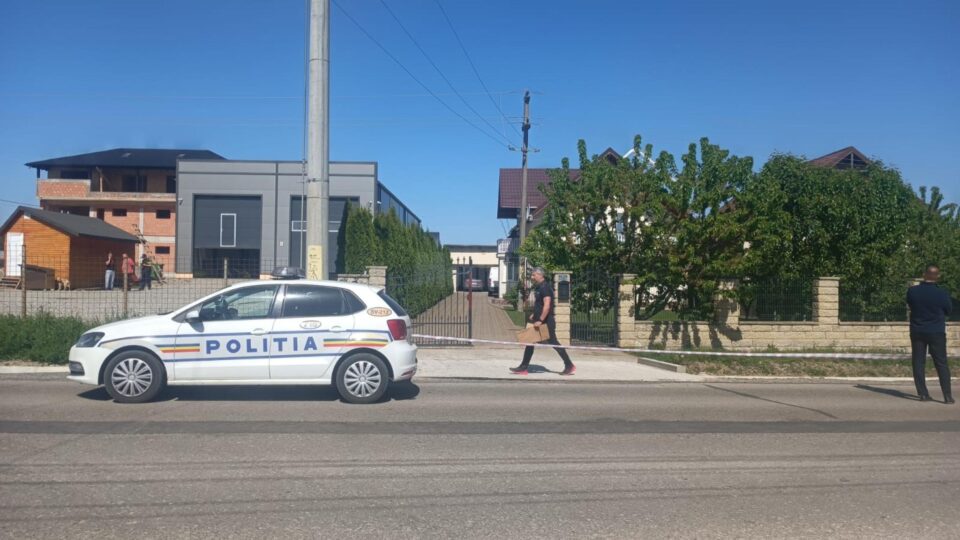Posibilul autor al accidentului mortal de la Moara s-a baricadat în casă și refuză să se predea polițiștilor