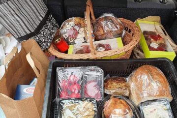 Asociația „Licuricii Fericiți” pregătește „Masa de Paște” pentru 18 bătrâni din Câmpulung Moldovenesc