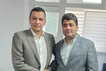 Ministrul Transporturilor, Sorin Grindeanu, și candidatul PSD pentru Primăria Vatra Dornei, Gheorghe Apetrii