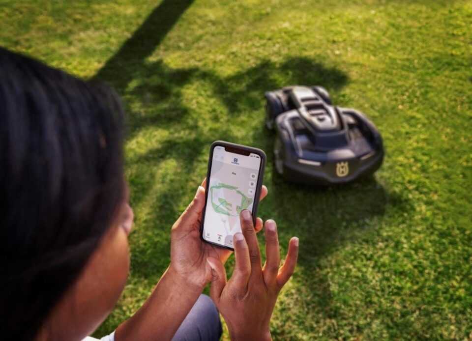Prezentare mașini robotizate de tuns gazon Husqvarna