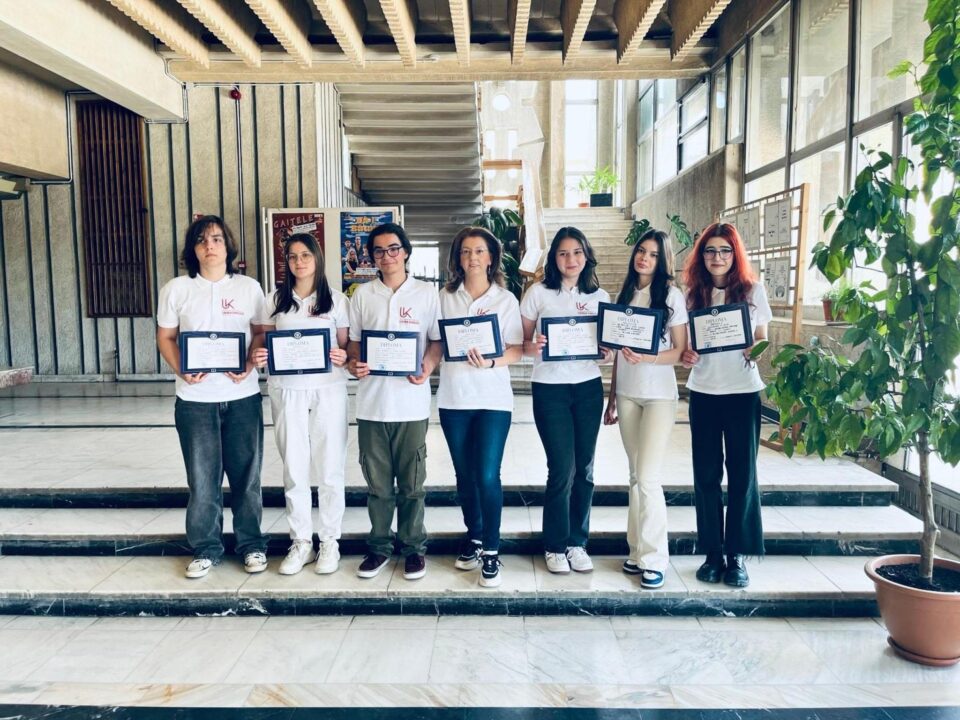 Elevii suceveni, alaturi de insp Gabriela Parascheva Hisem