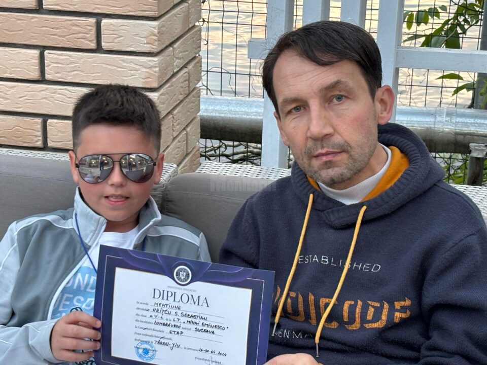Sebastian Hrițcu este în clasa a V-a, la Liceul Tehnologic „Mihai Eminescu” Dumbrăveni, fiind coordonat de prof. Romeo Bolohan