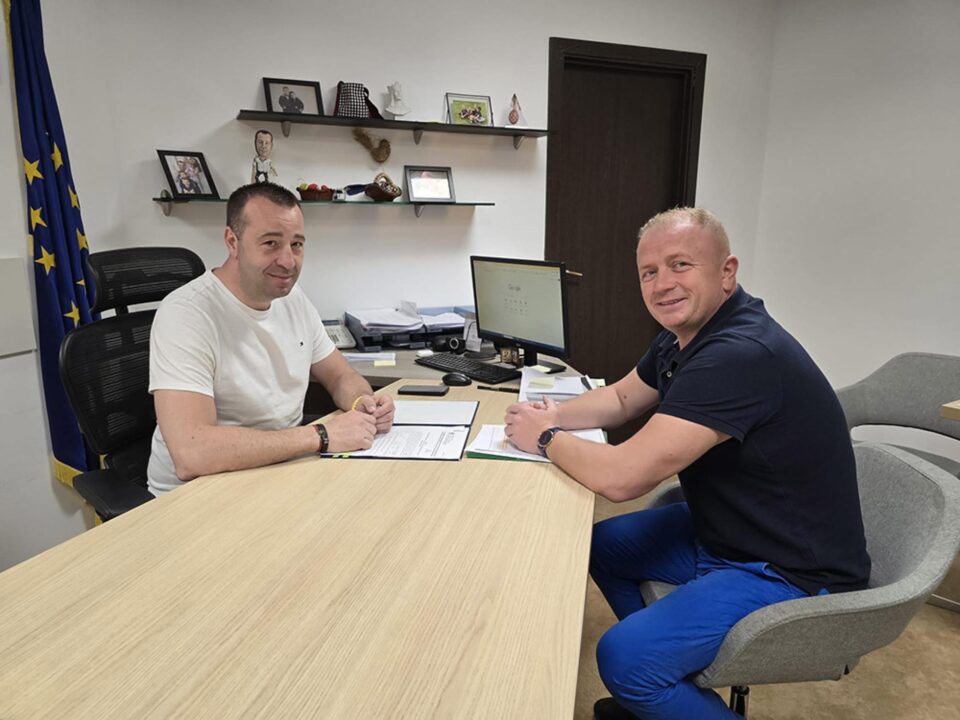 Candidații PNL pentru Primăriile Șcheia și Suceava, Alin Rusu, respectiv Lucian Harșovschi au discutat despre parteneriatul privind transportul metropolitan Candidații PNL pentru Primăriile Șcheia și Suceava, Alin Rusu, respectiv Lucian Harșovschi au discutat despre parteneriatul privind transportul metropolitan