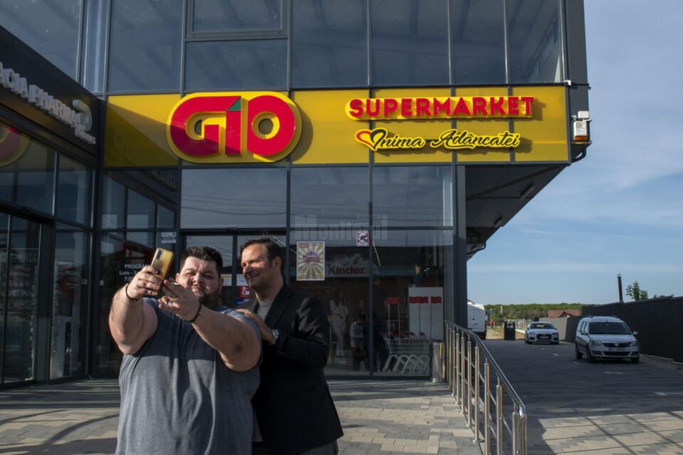 Surpriză pentru clienții și angajații Gio Supermarket: au fost vizitați de cunoscutul Daniel Buzdugan