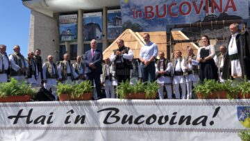 Peste 1.500 de spectatori la concertul pascal din centrul Sucevei. Gheorghe Flutur: „Bucovina devine un adevărat tezaur pe zi ce trece”