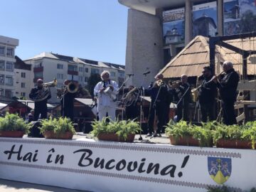 Peste 1.500 de spectatori la concertul pascal din centrul Sucevei. Gheorghe Flutur: „Bucovina devine un adevărat tezaur pe zi ce trece”