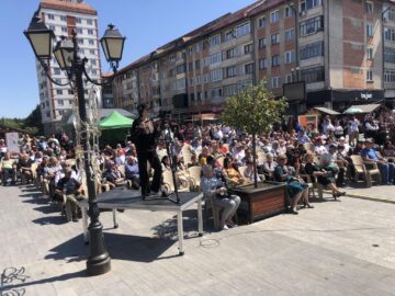 Peste 1.500 de spectatori la concertul pascal din centrul Sucevei. Gheorghe Flutur: „Bucovina devine un adevărat tezaur pe zi ce trece”