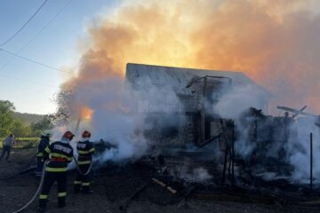 Incendiu uriaș la Valea Moldovei