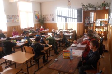 Elevii și preșcolarii se reîntorc la cursuri