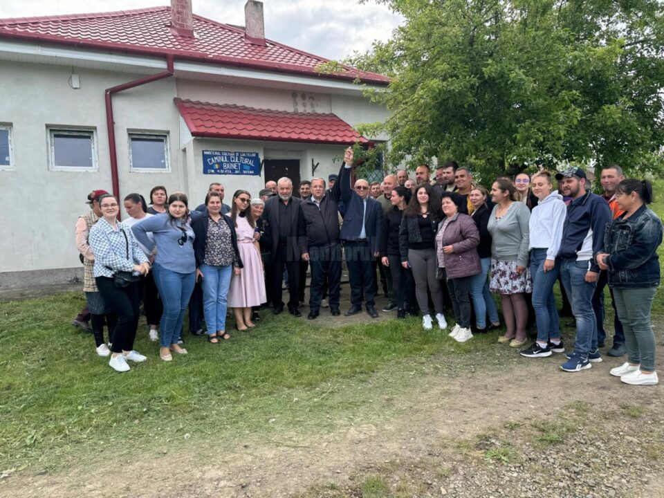Președintele CJ Suceava, Gheorghe flutur, alături de primarul din Mușenița, Radu Tudoran