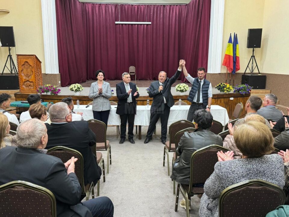 Gheorghe Flutur alături de candidatul PNL pentru Primăria Vama, actualul viceprimar, Tiberius Lucuțar