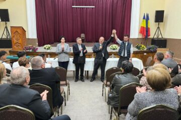 Gheorghe Flutur alături de candidatul PNL pentru Primăria Vama, actualul viceprimar, Tiberius Lucuțar
