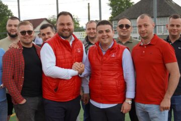 Deputatul Gheorghe Șoldan, candidatul PSD pentru președinția Consiliului Județean Suceava, alături de tânărul primar al comunei Bogdănești, Cristian Sopon