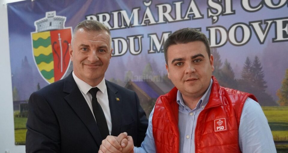 Gheorghe Șoldan alături de primarul PSD din Vadu Moldovei, Iulian Bogdan Amariei