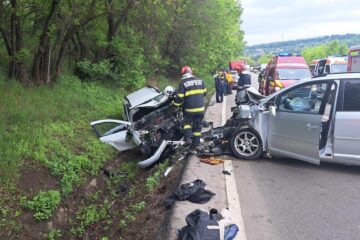 Trei răniți după ce un șofer a pătruns brusc pe contrasens, la intrarea în Fălticeni