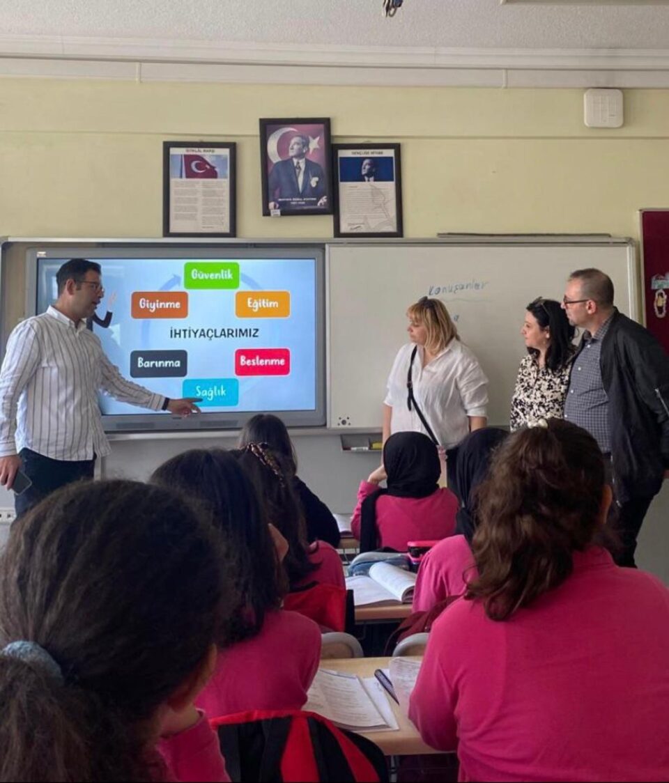 Elevi de la Colegiul „Nicu Gane” și-au îmbunătățit abilitățile digitale la Izmir, Turcia Elevi de la Colegiul „Nicu Gane” și-au îmbunătățit abilitățile digitale la Izmir, Turcia