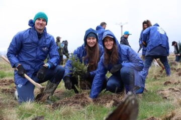 Apa Bucovina – continuăm să protejăm Ținutul Echilibrului. A avut loc cea de-a cincea acțiune de reîmpădurire, alături de nume mari ale sportului românesc
