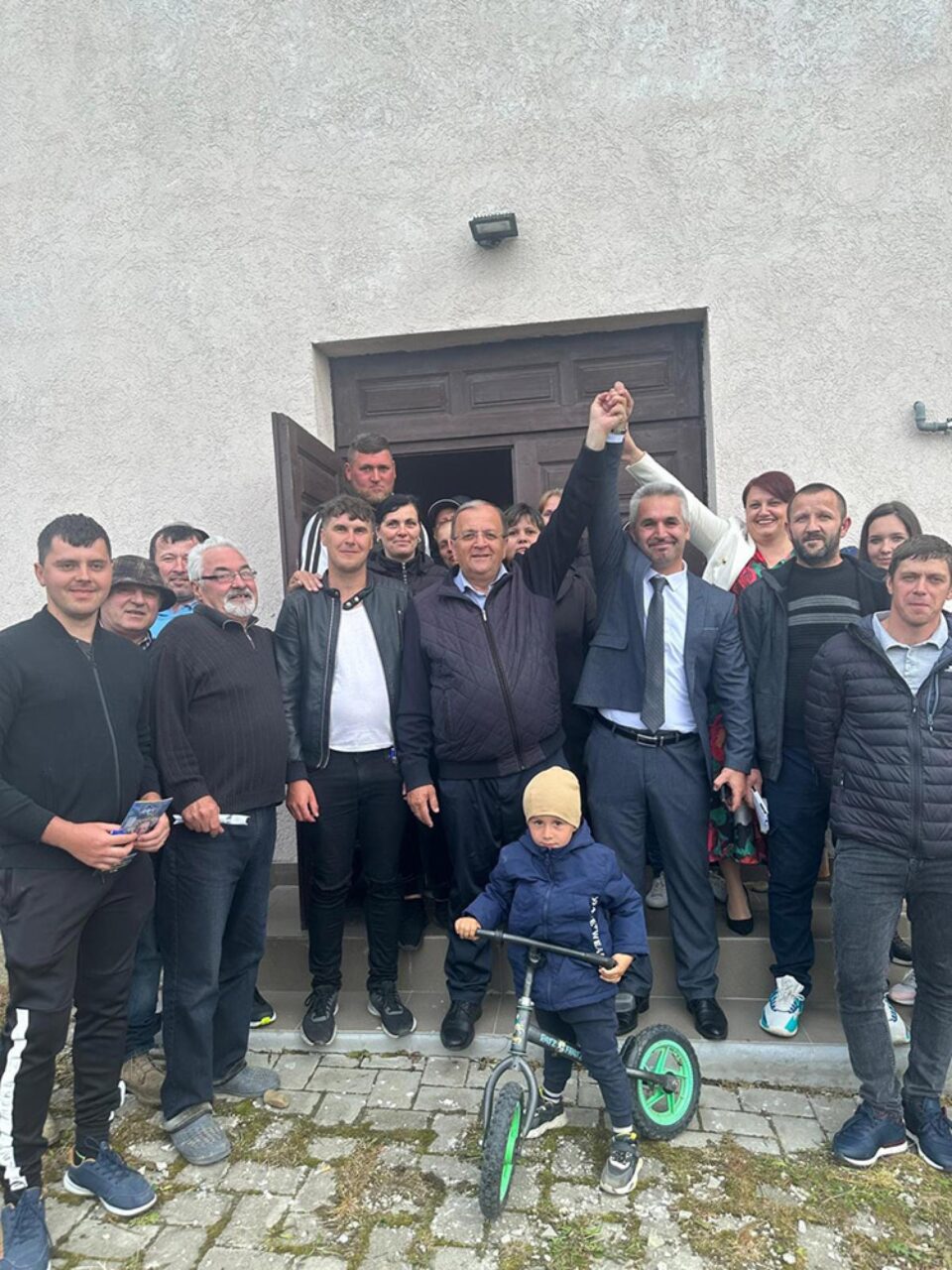 Președintele Flutur și primarul Siretului, Adrian Popoiu, l-au lansat în competiția electorală pe candidatul PNL la Primăria Grănicești