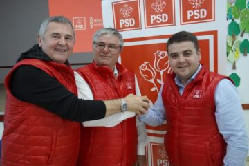 Deputatul Eugen Bejinariu, primarul din Zamostea, Vasile Haliuc, și candiatul PSD pentru șefia județului, Gheorghe Șoldan