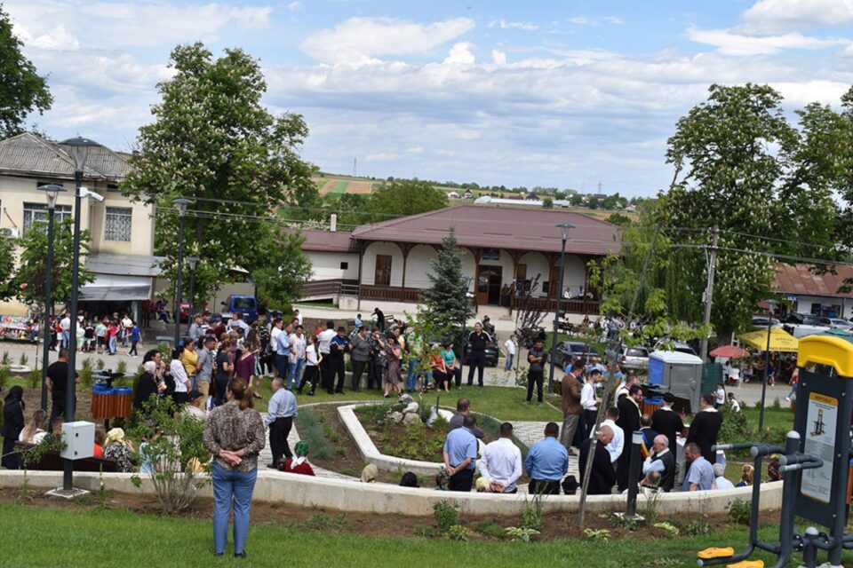 Noul parc din satul Rotunda al orașului Liteni a fost amenajat cu fonduri europene