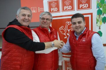 Deputatul Eugen Bejinariu, primarul din Zamostea, Vasile Haliuc, și candidatul PSD pentru șefia județului, Gheorghe Șoldan