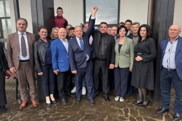 Președintele PNL Gheorghe Flutur, cu echipa liberală de la Vatra Dornei