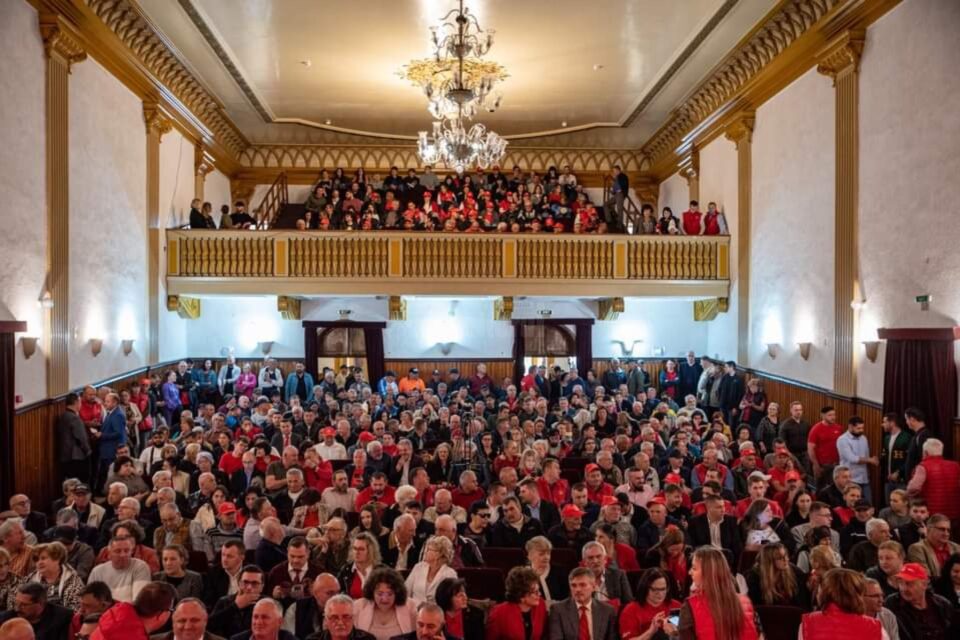 O sală arhiplină la lansarea candidaturii lui Traian Andronachi
