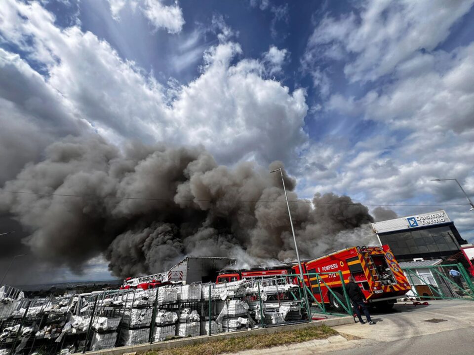 Un incendiu la o fabrică din Salcea a impus transmiterea unui mesaj Ro-Alert