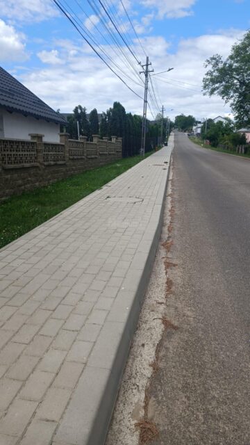 Trotuar în Tișăuti