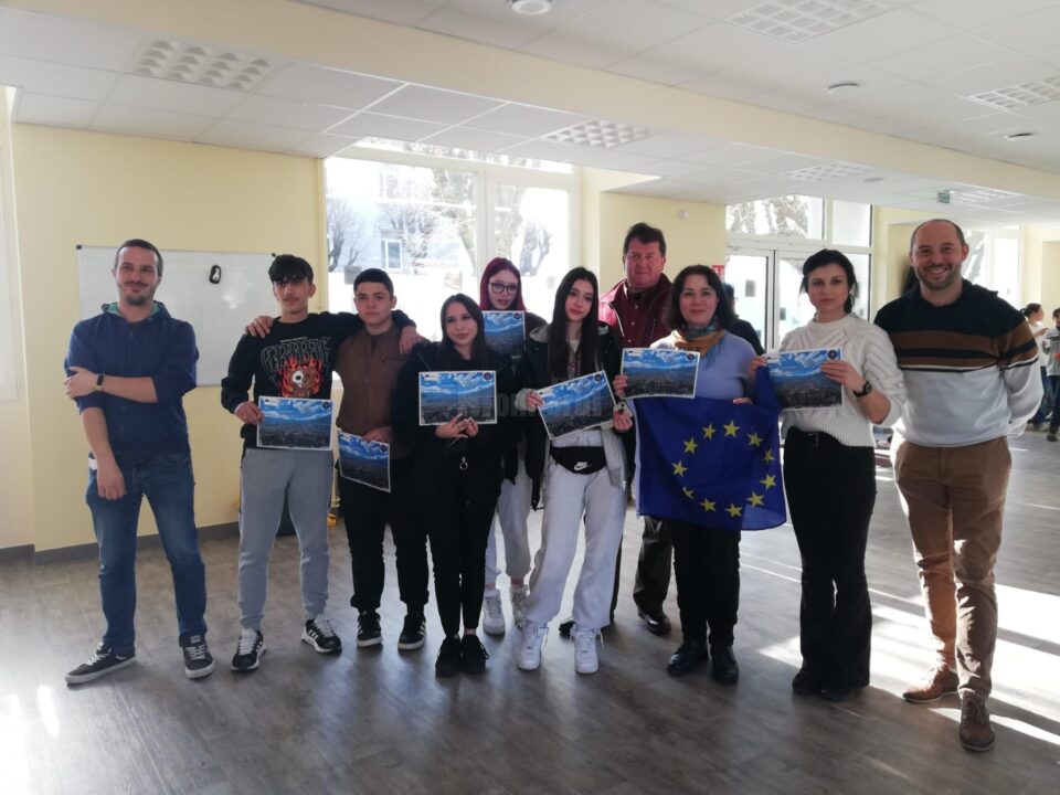 Pregătire în Franța pentru mai mulți elevi și profesori de la Colegiul „Alexandru Ioan Cuza” Suceava Pregătire în Franța pentru mai mulți elevi și profesori de la Colegiul „Alexandru Ioan Cuza” Suceava