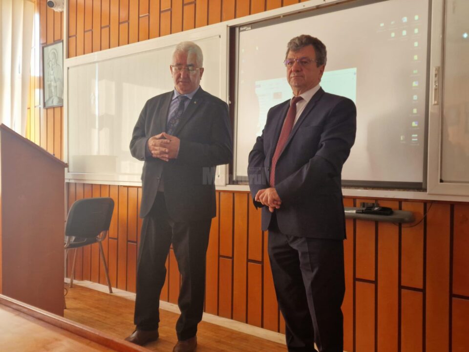 Primarul Ion Lungu alături de directorul Virginel Iordache