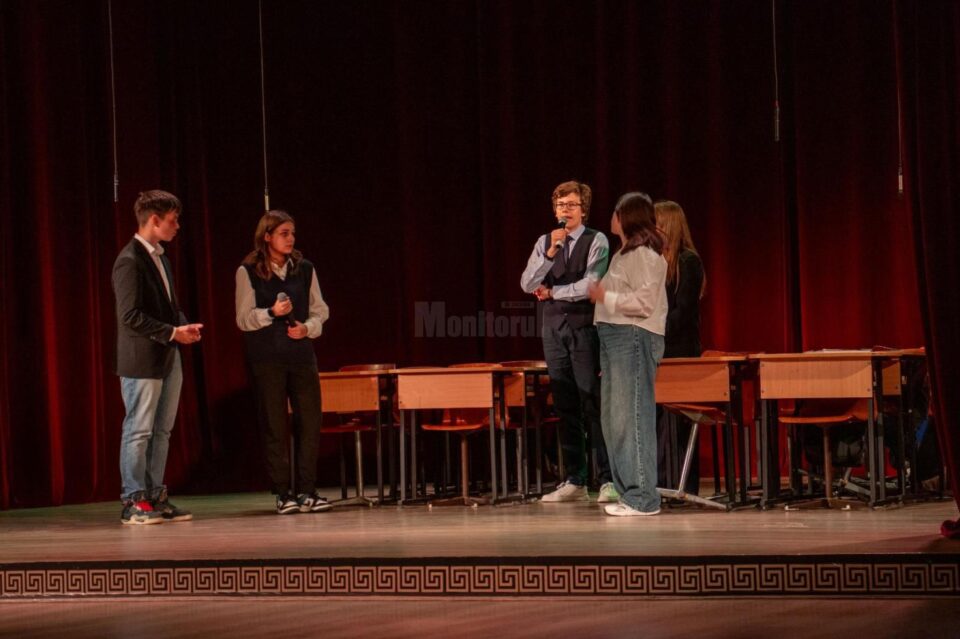 Piesa de teatru jucată în limba germană de elevi ai Colegiului “Hurmuzachi” FOTO Emanuela Ciornei