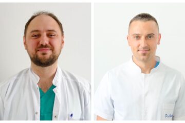 Medicii chirurgi dr. Petru Velnic și dr. Lucian Leneschi
