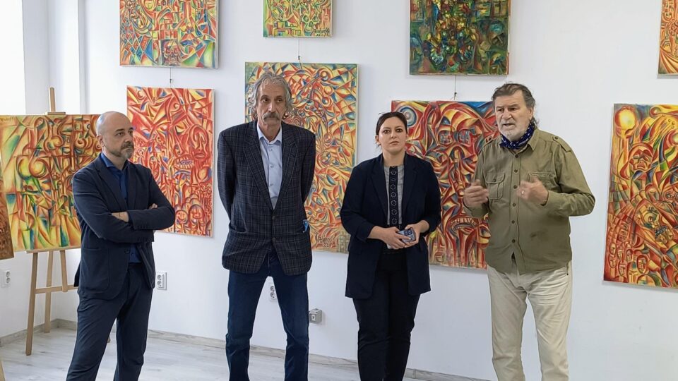 Picturi semnate de artistul Iulian Dziubinski pot fi admirate la Galeria de artă „Zamca” Picturi semnate de artistul Iulian Dziubinski pot fi admirate la Galeria de artă „Zamca”