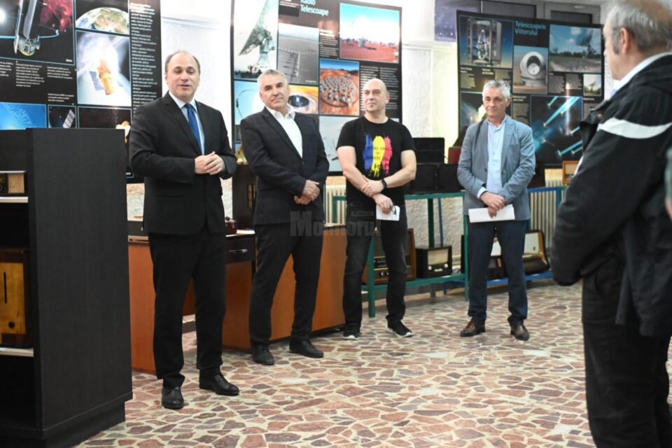 Rectorul USV Mihai Dimian, primarul de Siret Adrian Popoiu, jurnalistul Marius Cocoș și colectionarul Florin Gusul (