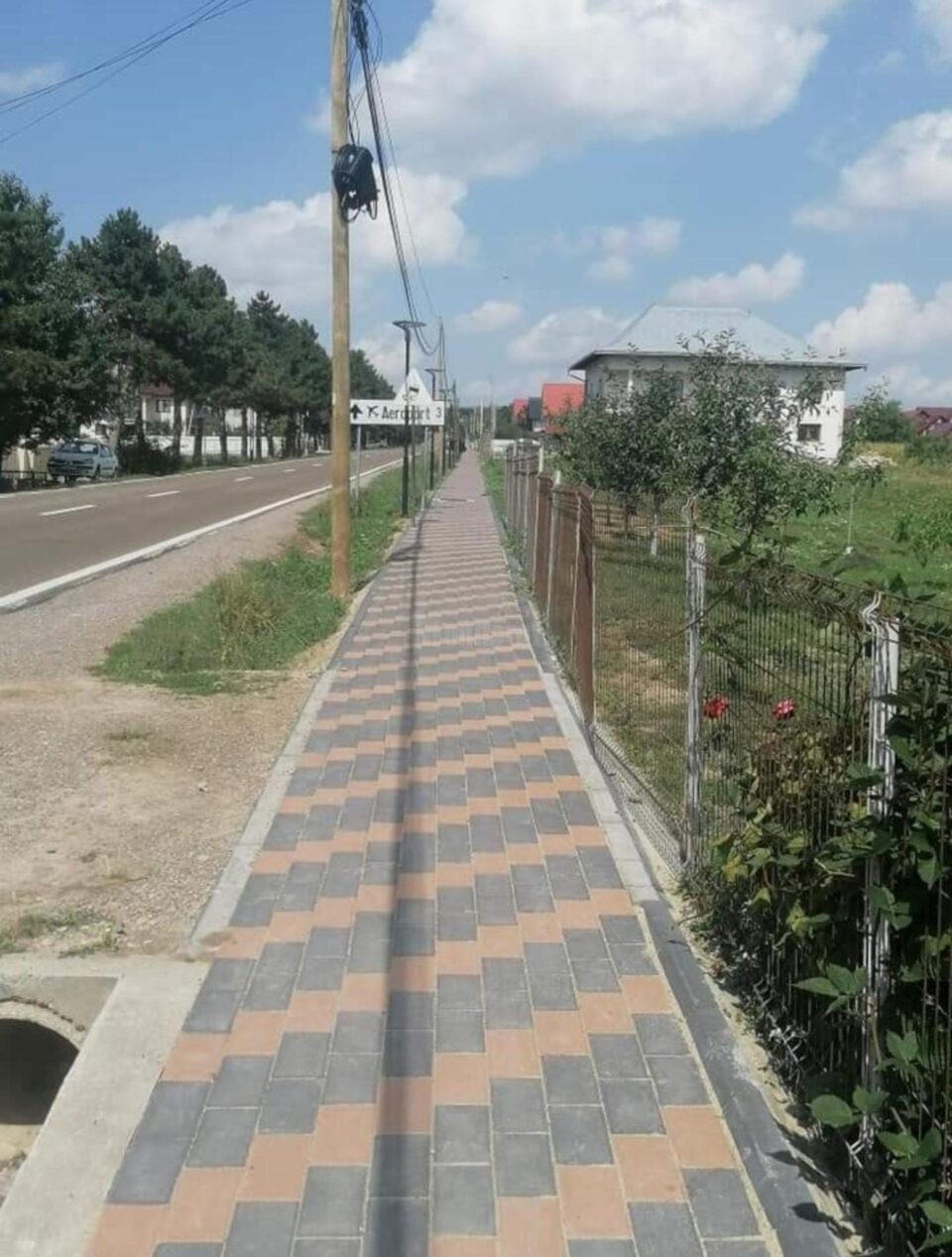 Trotuarul de pe soseaua Aeroportului
