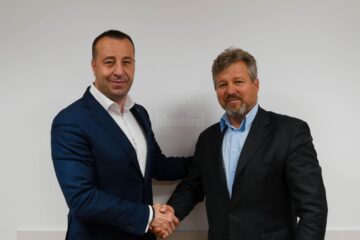 Dănuț Matei, din echipa lui Lucian Harșovschi, este ofițer - inginer - specialitatea autovehicule rutiere, absolvent al Academiei Tehnice Militare din anul 1992