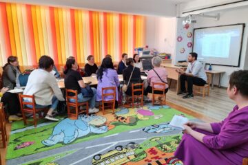 Desenele copiilor, interpretate de părinți, cu ajutorul psihologilor, în cadrul proiectului Familia din inima mea la Grădinița Obcini