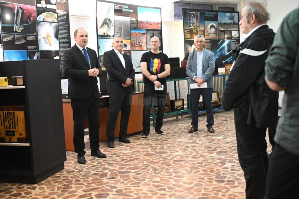 Rectorul USV, Mihai Dimian, primarul de Siret, Adrian Popoiu, directorul Radio Viva FM, jurnalistul Marius Cocoș, și colecționarul Florin Gusul