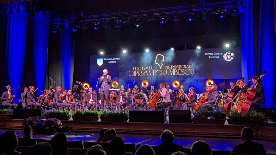 Orchestra Simfonică Suceava și dirijorul Alexandru Ianoș