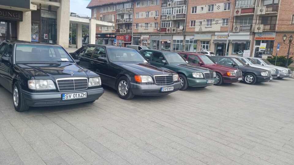 ”Bunicuțele” pe patru roți au adus în centrul Sucevei un public foarte numeros