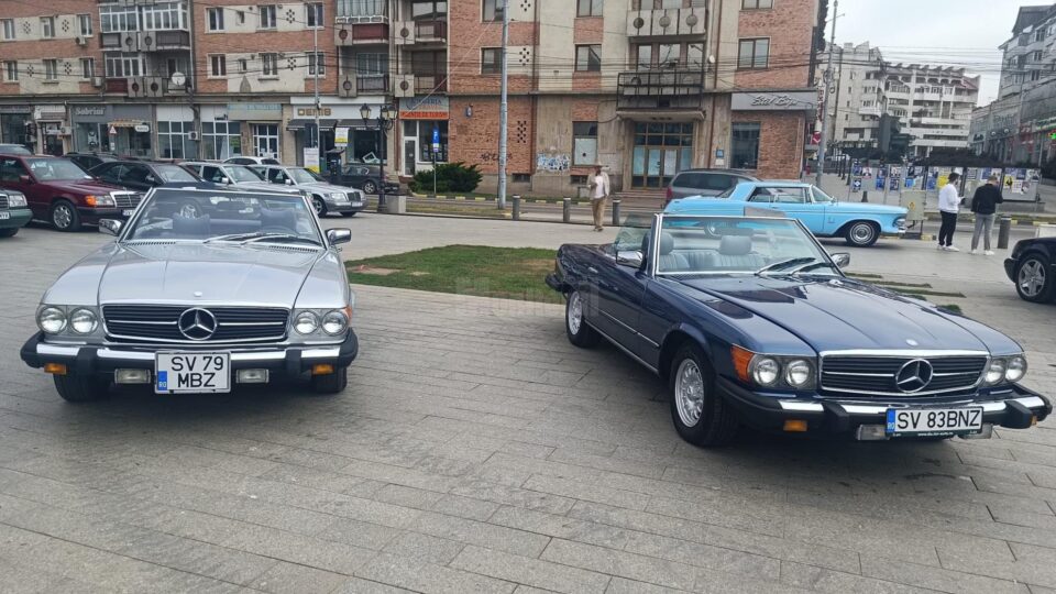 ”Bunicuțele” pe patru roți au adus în centrul Sucevei un public foarte numeros