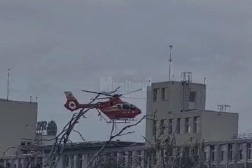 Sâmbătă, elicopterul SMURD a aterizat de asemenea pe heliportul spitalului din Suceava, pentru a prelua un pacient cu disecție de aortă și a-l transfera la Iași