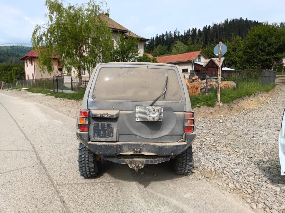 Mașina în care s-au tras focuri de armă