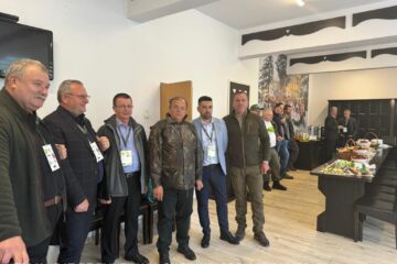 Gheorghe Flutur alături de primarul Mihăiță Negură la deschiderea Campionatului European al Tinerilor Silvicultori