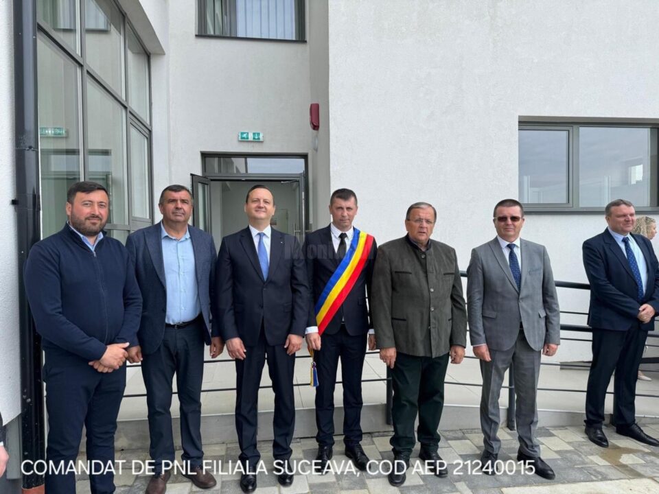 Președintele Consiliului Județean Suceava, Gheorghe Flutur, a participat, luni, la inaugurarea școlii gimnaziale din satul Costișa, comuna Frătăuții Noi. Președintele Consiliului Județean Suceava, Gheorghe Flutur, a participat, luni, la inaugurarea școlii gimnaziale din satul Costișa, comuna Frătăuții Noi.