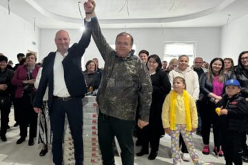 Candidatul PNL la Primăria Sadova, Mihai Constantinescu, și președintele PNL, Gheorghe Flutur