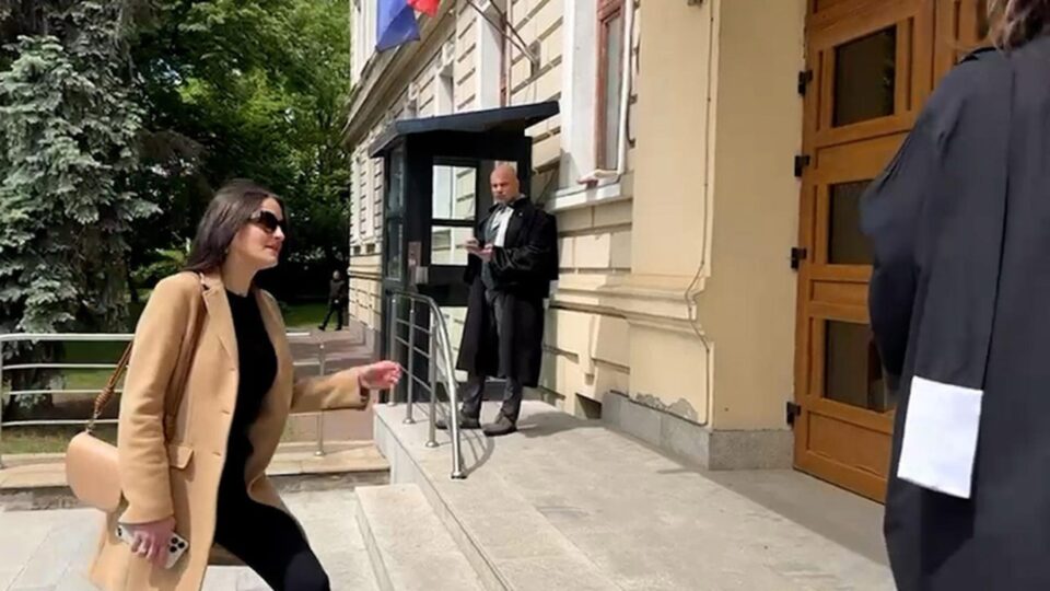 Judecătoarea Ana Maria Chirilă a venit ”zen” la instanță pentru a cere permisiunea de a părăsi domiciliul