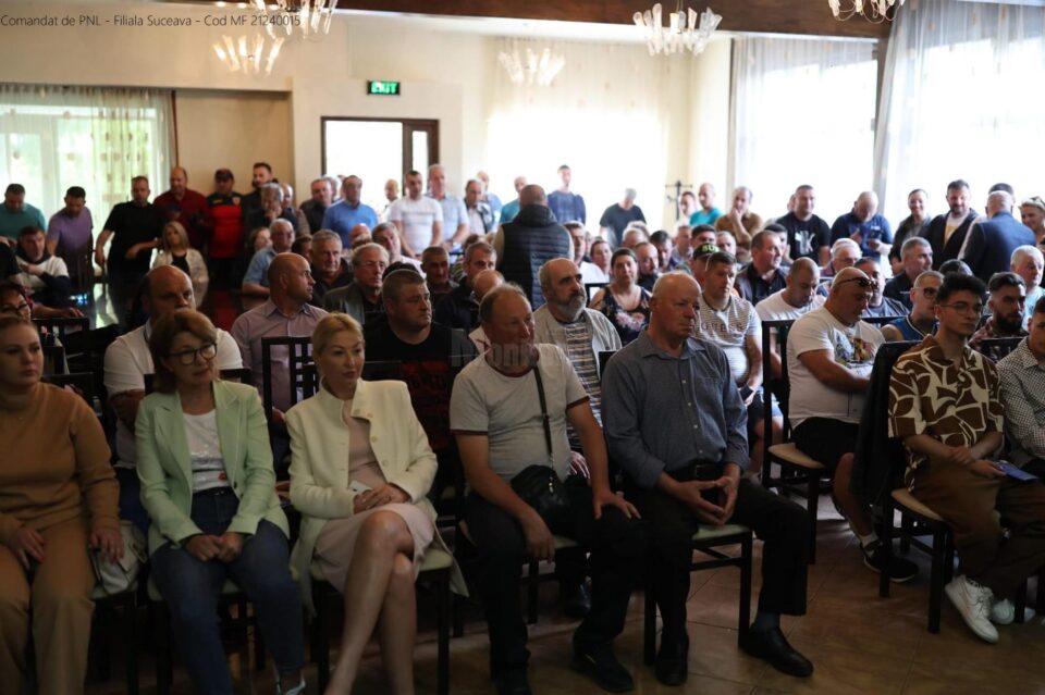 Prezență numeroasă a dornenilor la întâlnirea cu Gheorghe Flutur și cu candidatul PNL pentru Primărie, Marius Rîpan